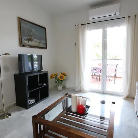 Tess Apartamento Buganvilla Lauro Golf Apartmán *