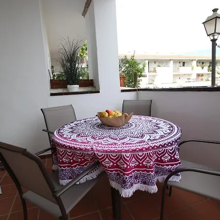 Tess Apartamento Buganvilla Lauro Golf Apartment